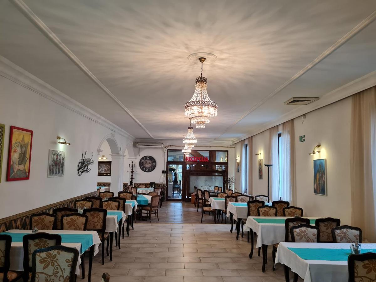 Ugostiteljski Objekat Karibo Hotel ซอมโบร์ ภายนอก รูปภาพ