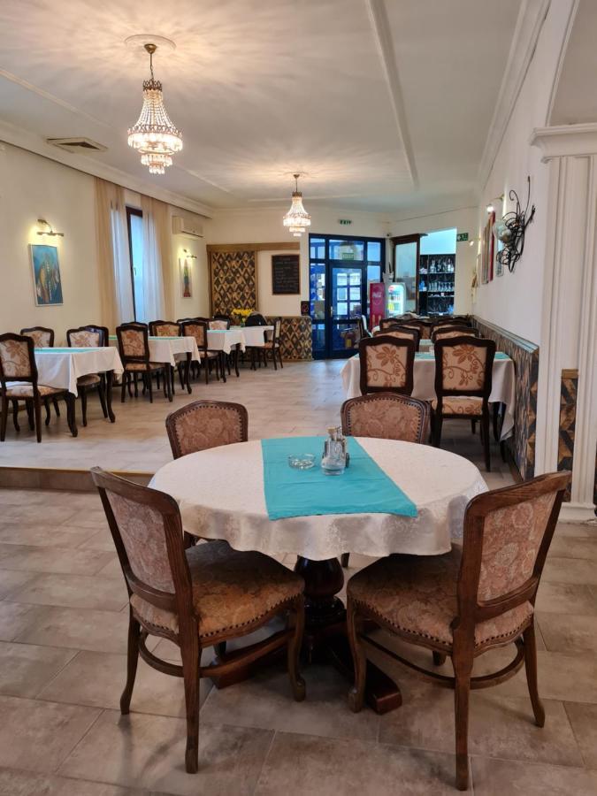 Ugostiteljski Objekat Karibo Hotel ซอมโบร์ ภายนอก รูปภาพ
