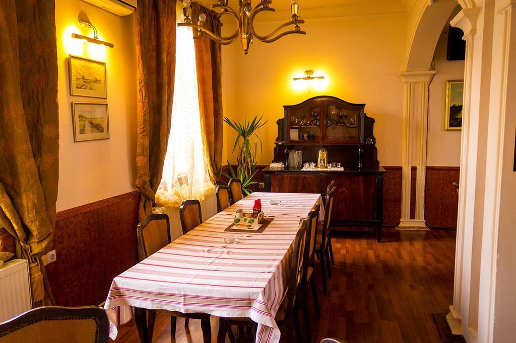 Ugostiteljski Objekat Karibo Hotel ซอมโบร์ ภายนอก รูปภาพ