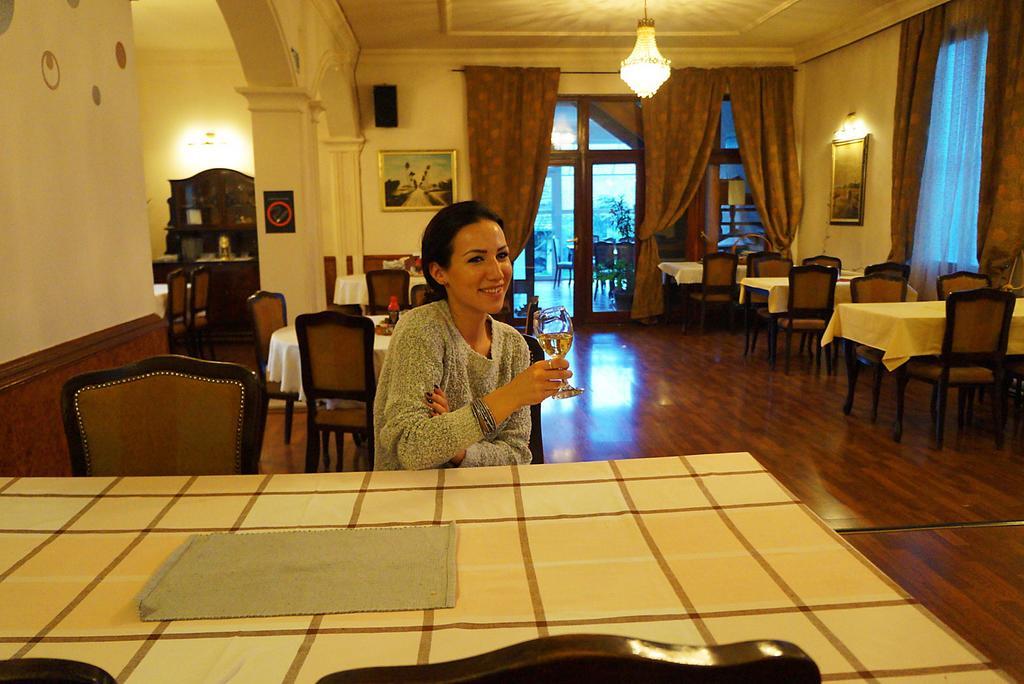 Ugostiteljski Objekat Karibo Hotel ซอมโบร์ ภายนอก รูปภาพ