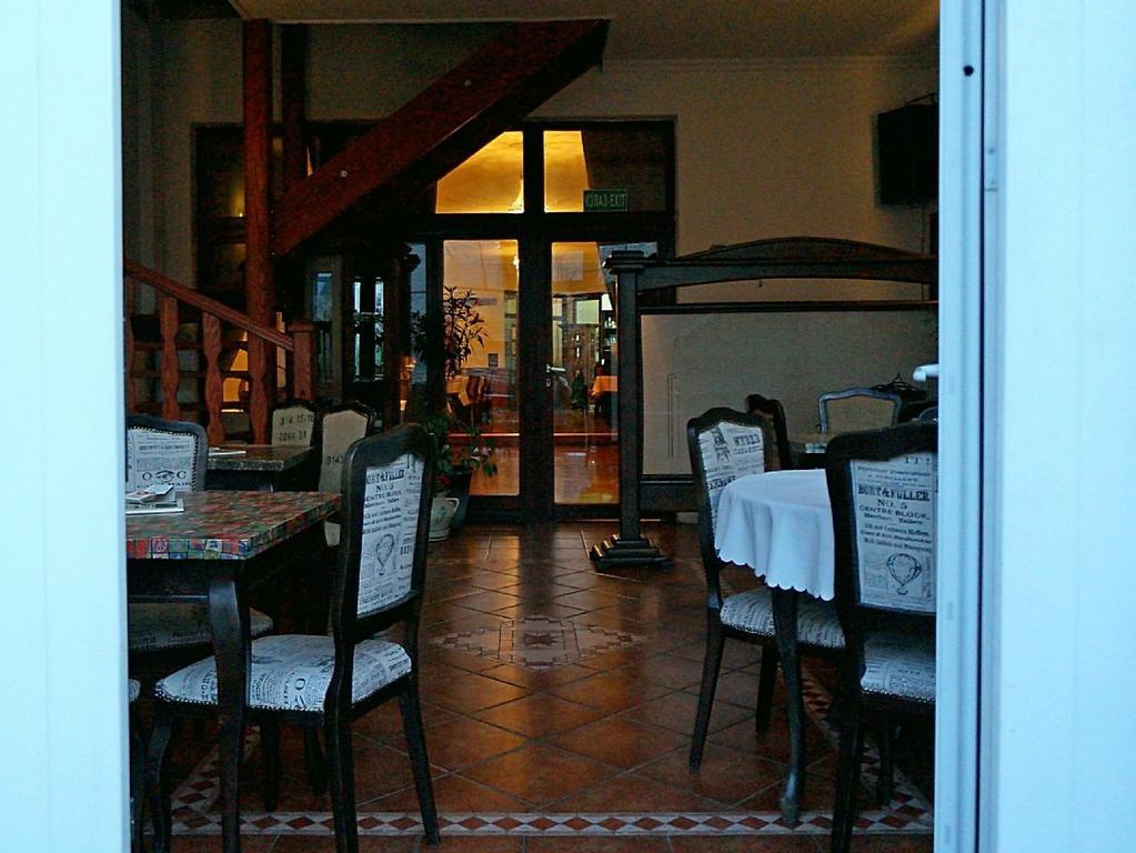 Ugostiteljski Objekat Karibo Hotel ซอมโบร์ ภายนอก รูปภาพ